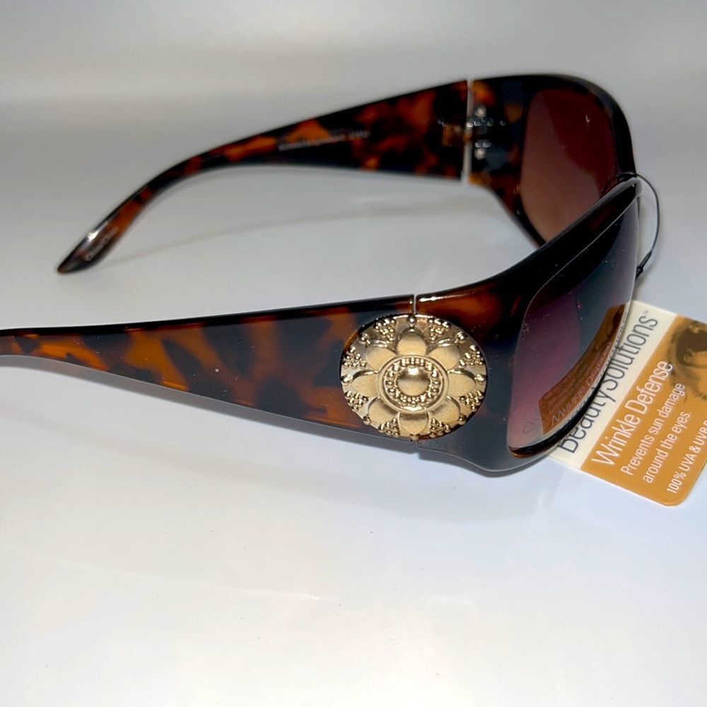 BEAUTY Solutions Wrinkle Defense Sun Glasses - Picture 3 of 4